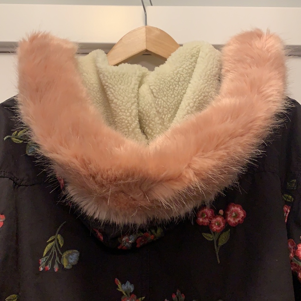 Kate Spade Black Floral Jacket with Pink Fur Trim - Picture 11 of 11